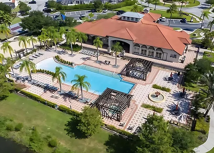 8Br Family Home With Pool And Hot Tub