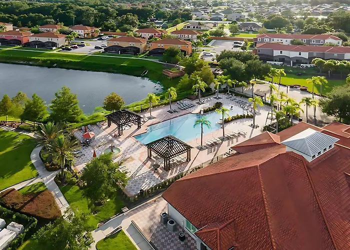 8Br Family Home With Pool And Hot Tub